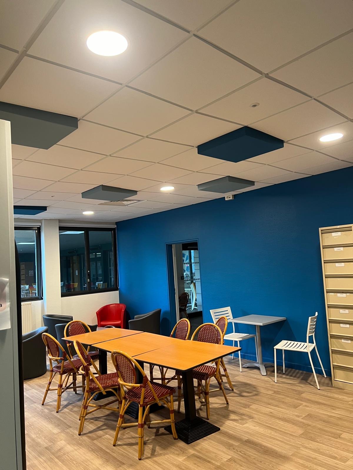 Plafond avec éclairage indirect